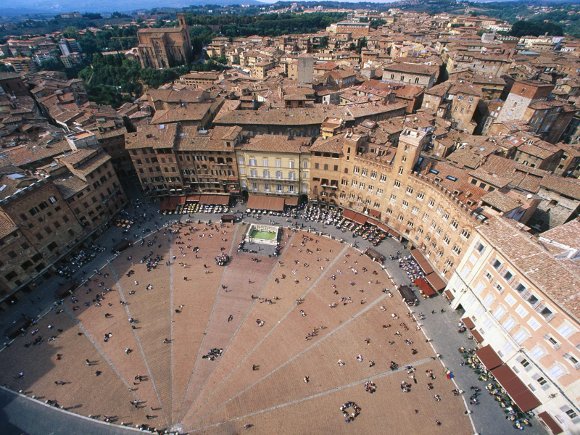 aerial-view-of-piazza-del-campo-siena-italy