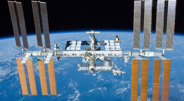 international-space-station-tux